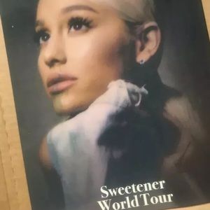 Ariana Grande Sweetener Tour Book Washing DC 2019
